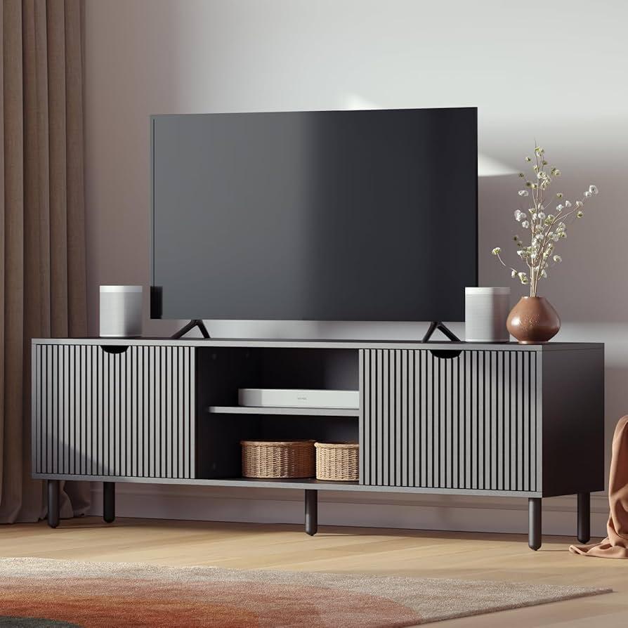 Invest in a stylish media ⁣console to organize electronics in your living room