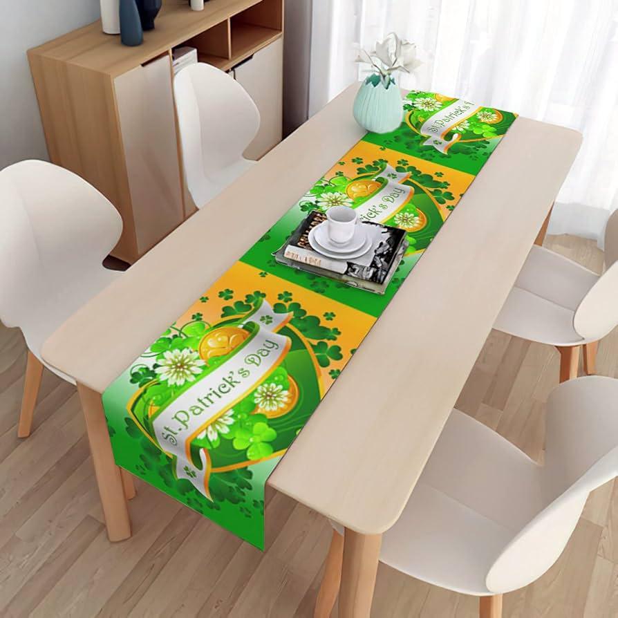 Use a vibrant tablecloth or runner to brighten your Eat-In ⁤Kitchen decor