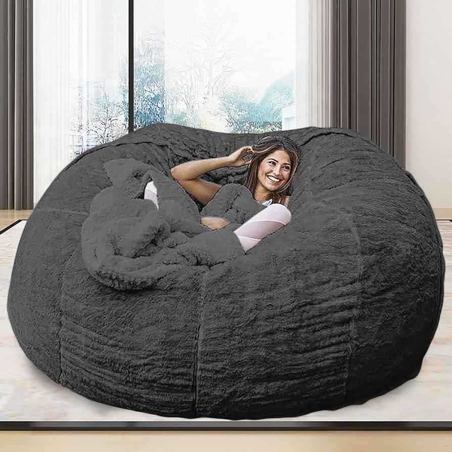 Bean bag chairs for comfortable seating in the teen bedroom