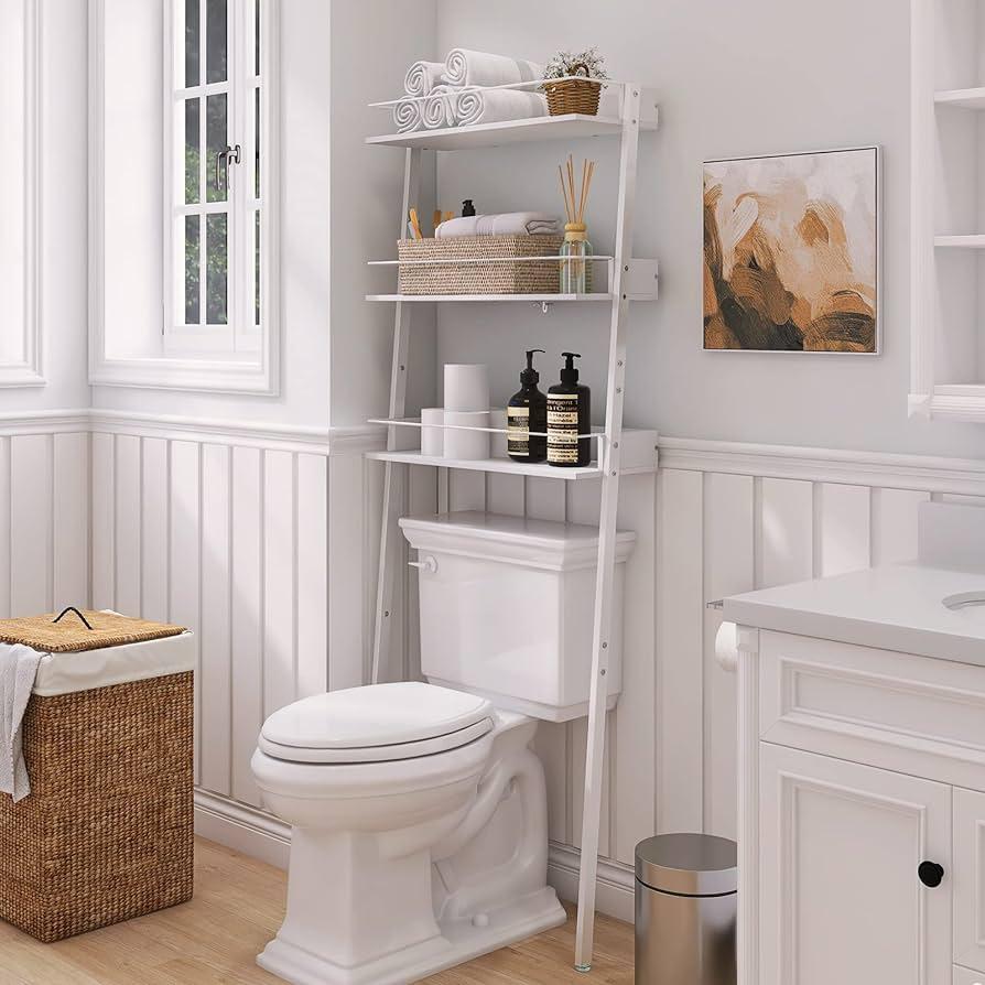 Integrate ⁢a ‌storage ⁣ladder​ for unique organization in narrow bathrooms