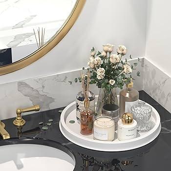 Use decorative trays to keep essentials tidy in your⁤ small bathroom