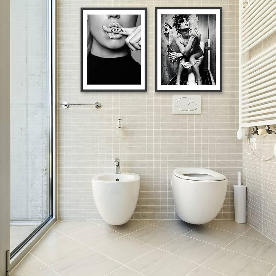 Create a ‌gallery wall featuring art in your eclectic ‌bathroom