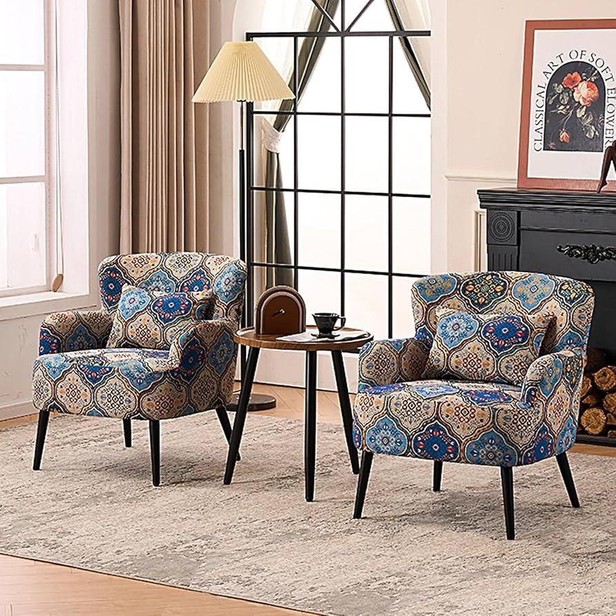 Accent chairs for⁣ extra seating and a pop of color in your living room