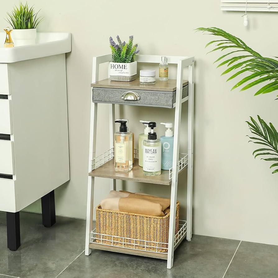 Implement a⁢ ladder shelf for chic storage in small bathroom