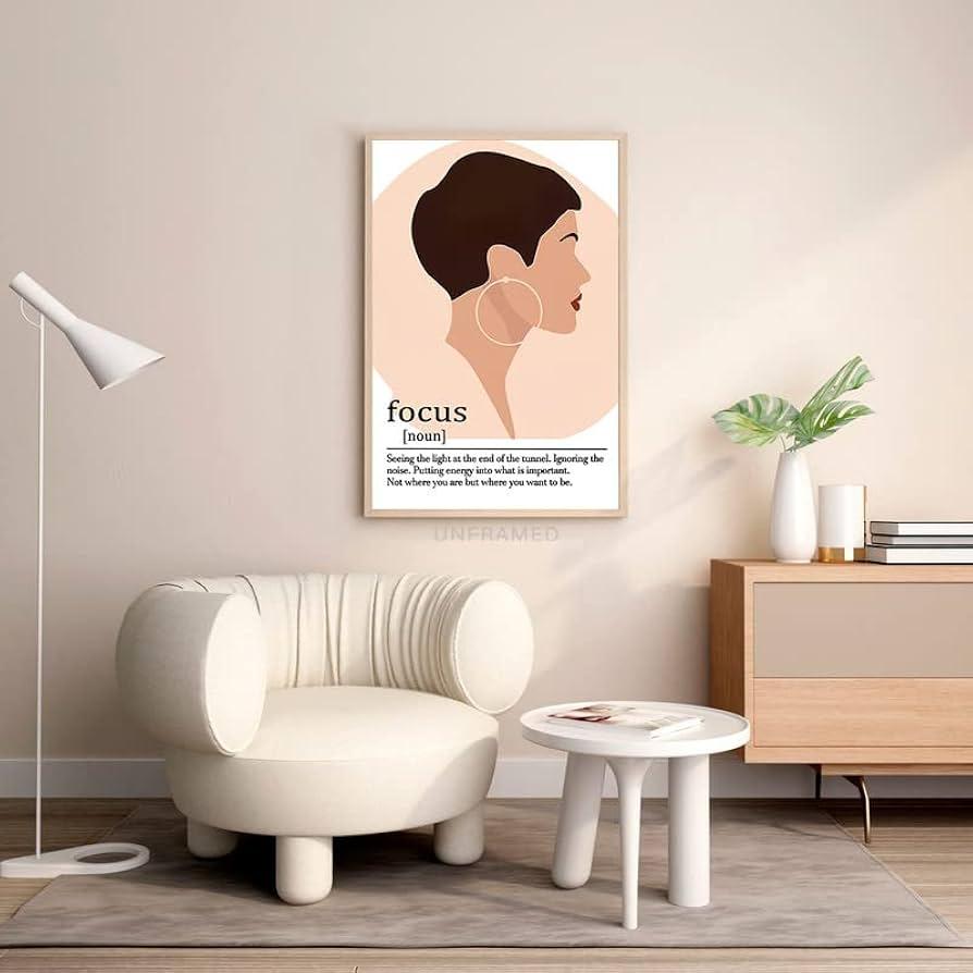 Limit wall art to create focus in ⁣your minimalist bedroom