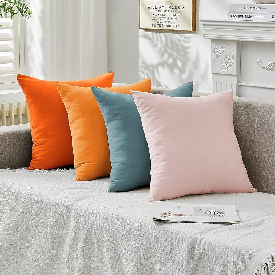 Experiment with⁢ colorful throw pillows that reflect your unique style⁣ in the⁣ Living⁢ Room