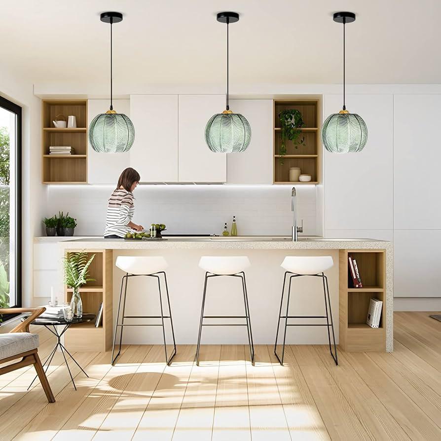 Stylish‌ pendant lights‌ add charm ⁤to⁣ your ⁢eat-in kitchen