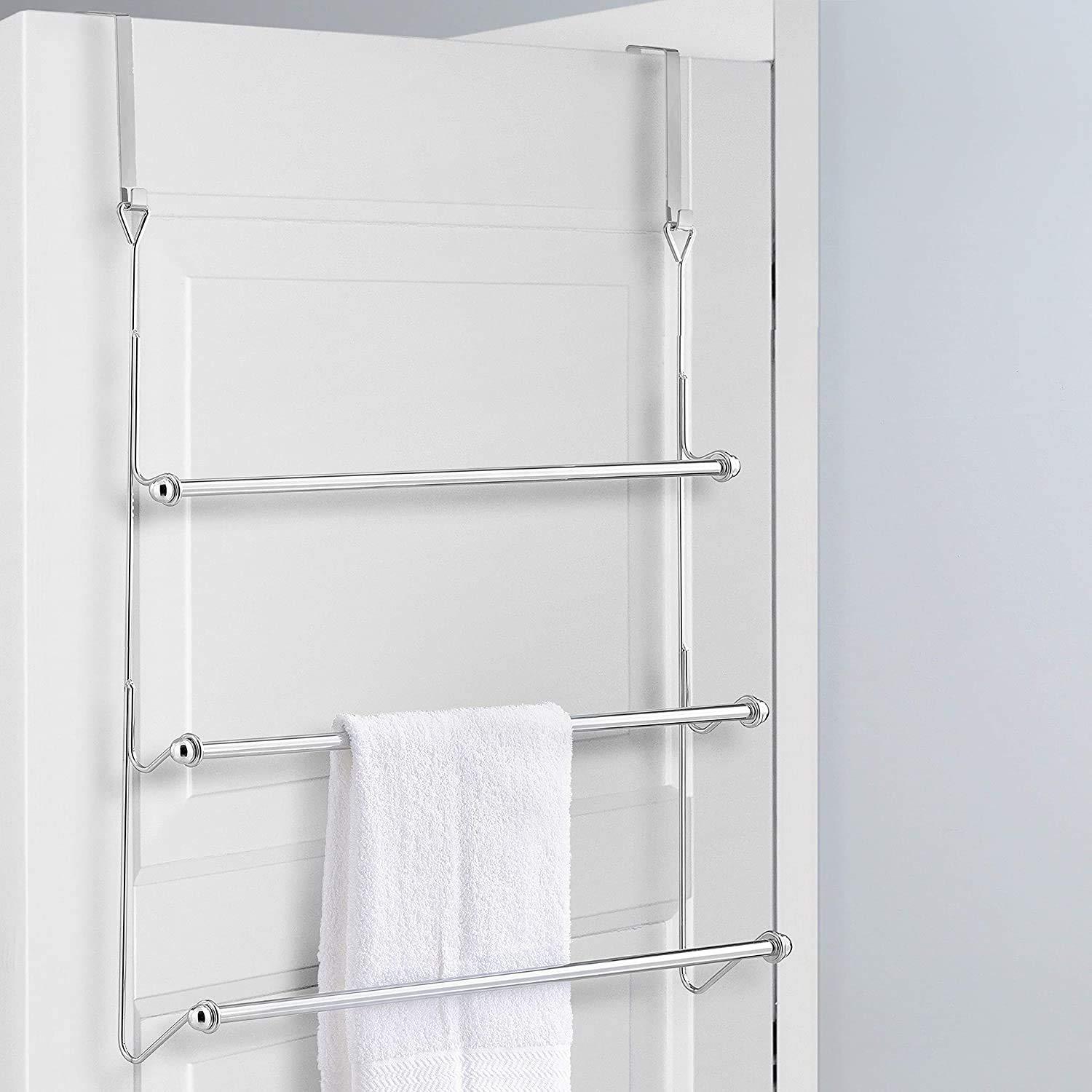 Hang hooks ⁤behind‌ the door for extra towels in narrow bathrooms