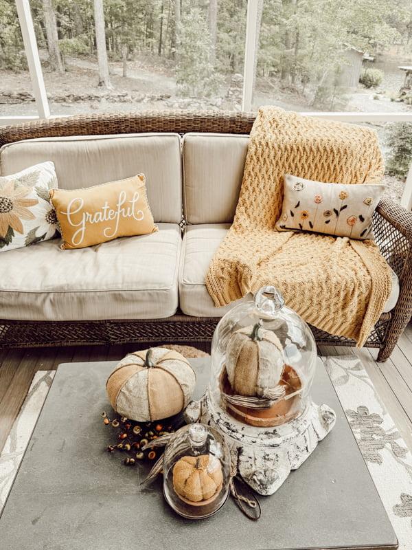 Transform your screened porch ⁤with vibrant, weather-resistant outdoor cushions and pillows