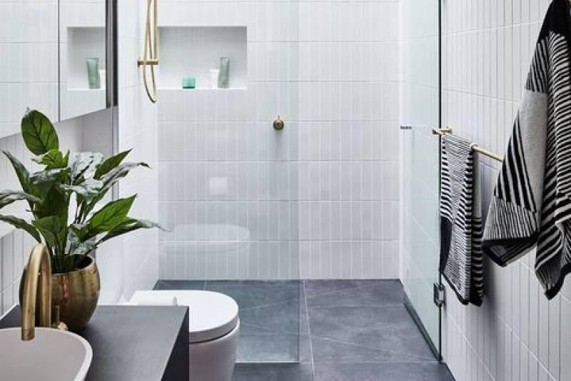 Floor-to-ceiling​ tiles create a stunning bathroom focal point