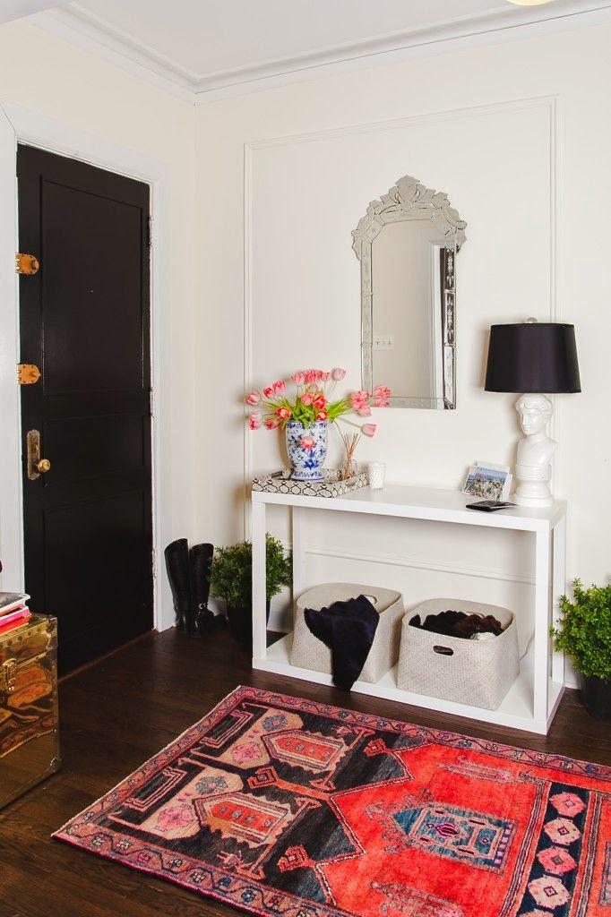 Create⁢ an inviting entryway that leads ​into your eclectic⁤ living room