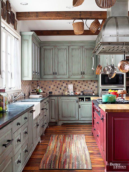 Colorful accents liven ‍up the serene‌ vibe in your farmhouse kitchen