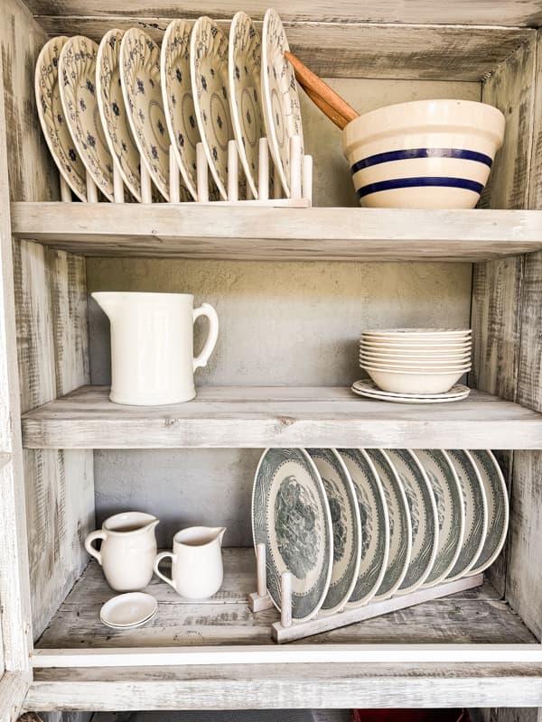 A vintage hutch for displaying dishware ‍and adding storage in your farmhouse kitchen