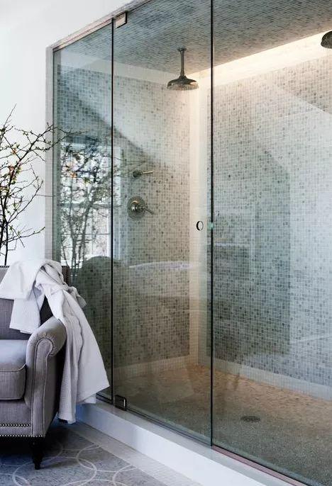 Dual⁢ showerheads‌ create a spa-like experience in bathrooms