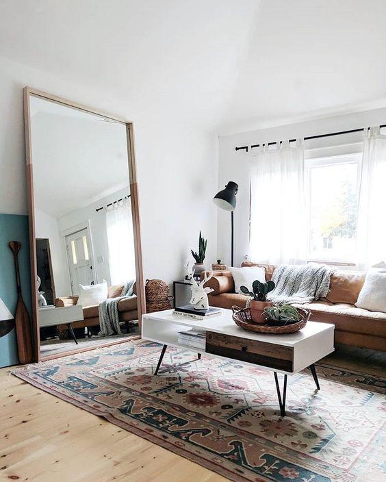 Well-placed​ mirrors to create an illusion of space ‌in your ​living room