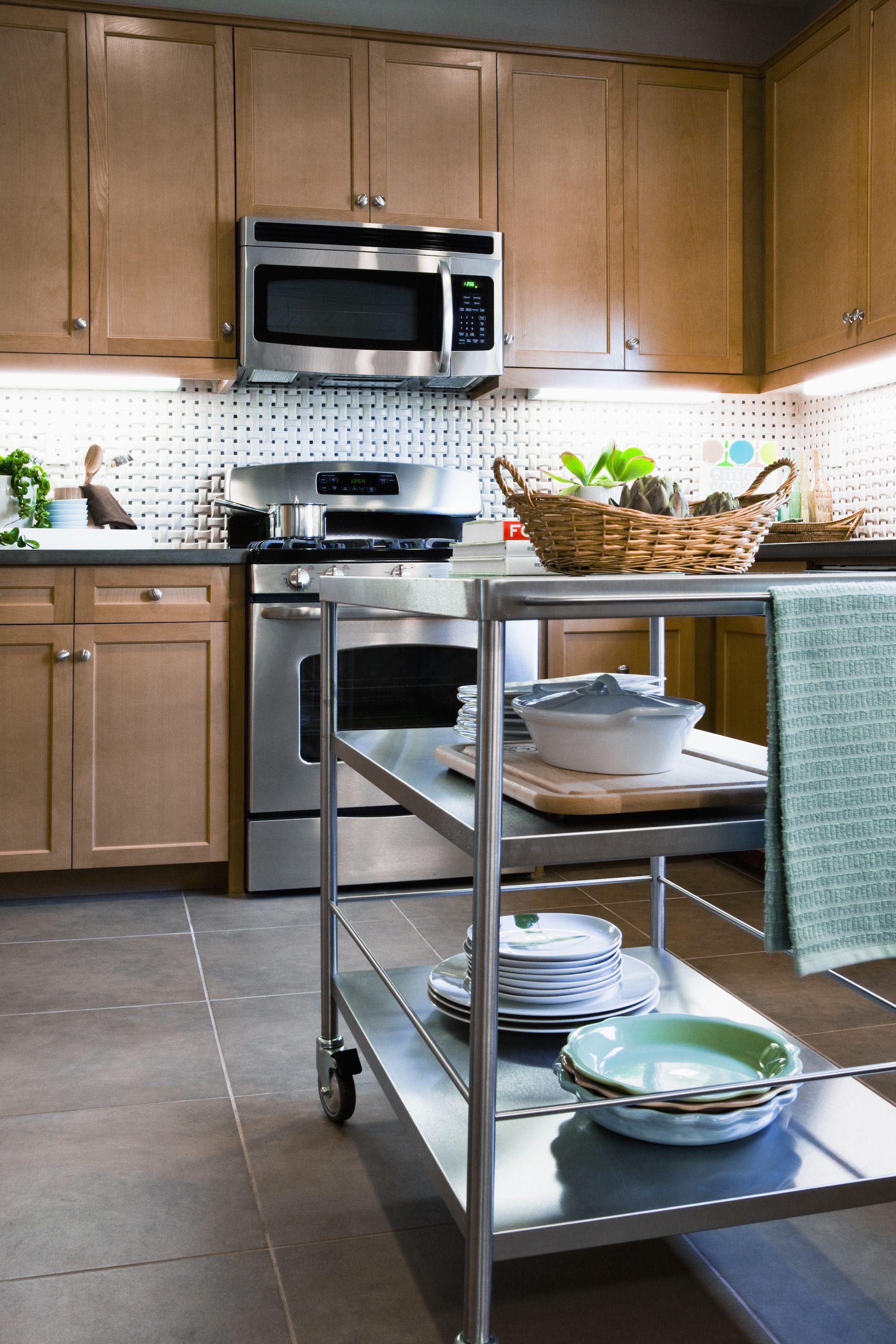 Incorporate a rolling ⁣cart for extra prep space ⁤in your galley kitchen