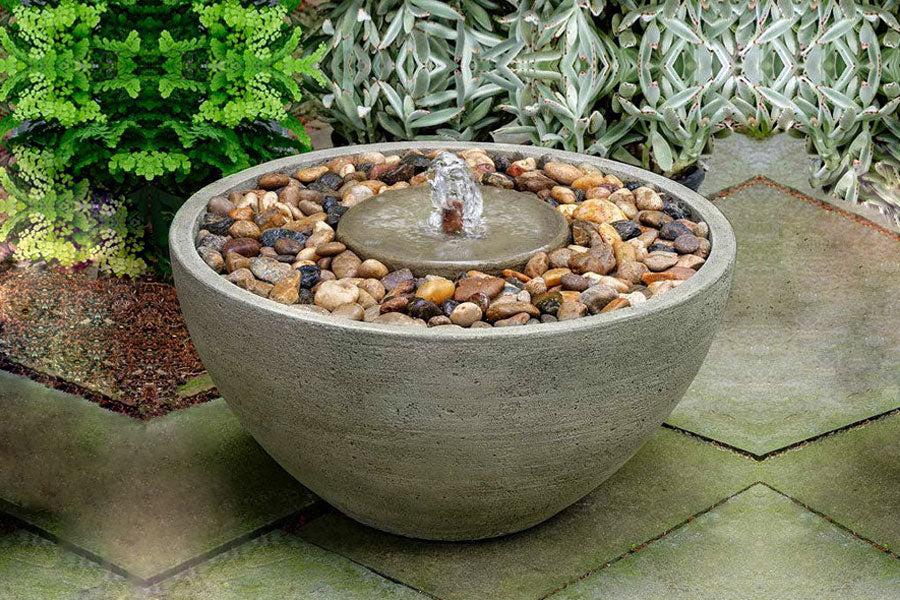 A serene water feature ⁢for soothing⁢ sounds in your screened porch