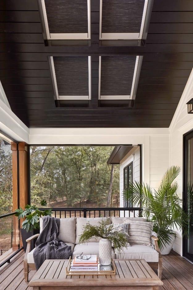 Enjoy stargazing on clear ‍nights⁢ from your screened porch