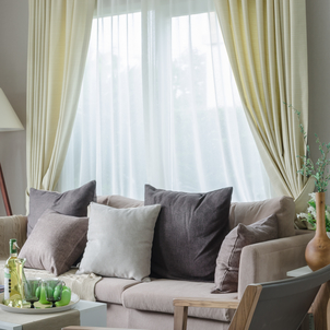 The Complete Guide to Choosing and
Styling Curtains and Drapes