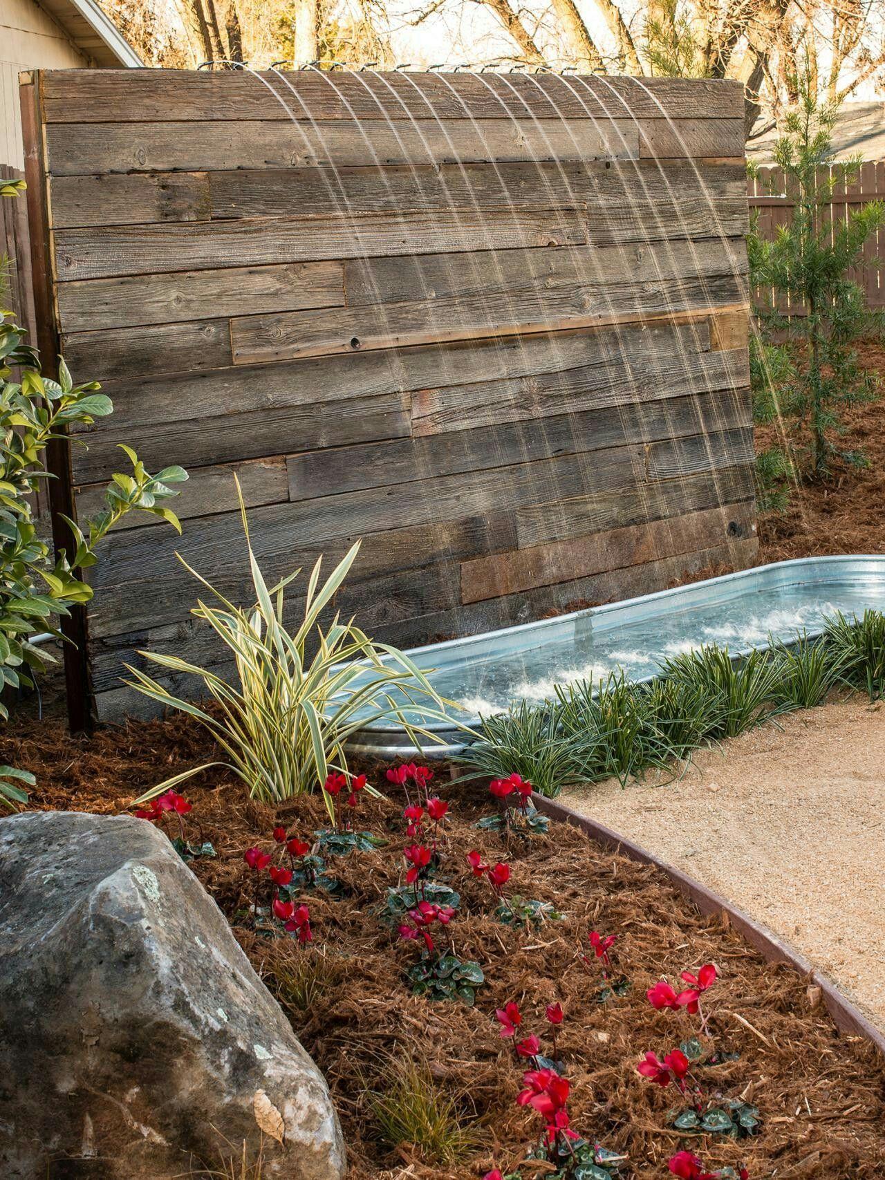 Pallet Garden Water Feature: Add a relaxing water element to your outdoor ⁤pallet garden