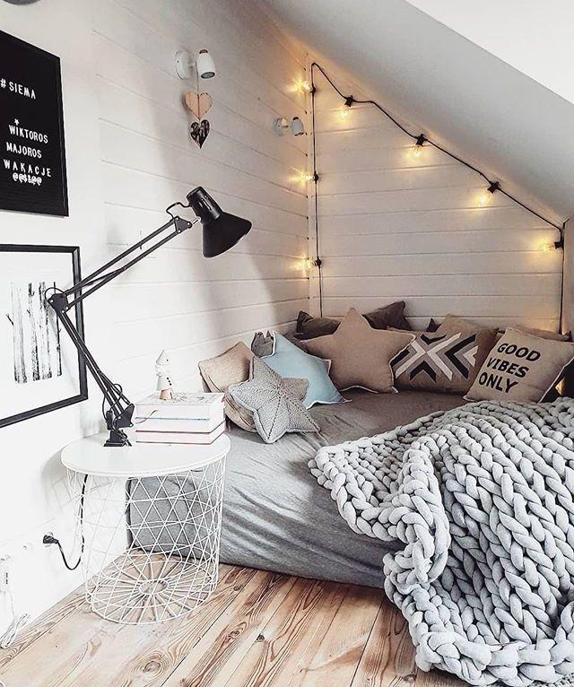 Design a cozy corner with‍ cushions and string lights for a trendy hangout space in ⁣your teen girl bedroom