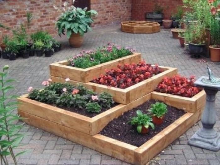 Multi-Tiered Pallet Garden: Layer⁤ pallets to create a cascading effect ⁢for ‍visual interest