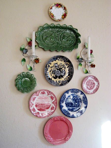 decorative-plates-wall-decoration-ideas | Plates on wall .