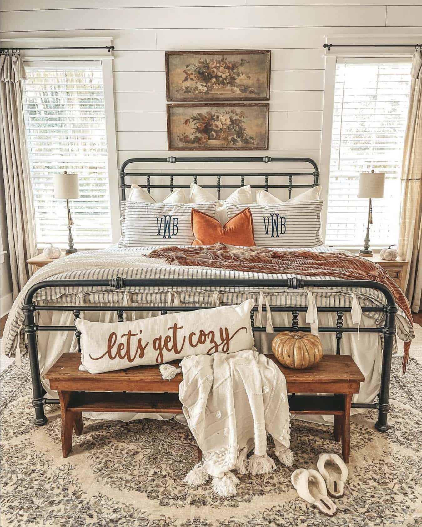 Rustic Chic Bedroom: Merge rustic charm with refined elegance seamlessly