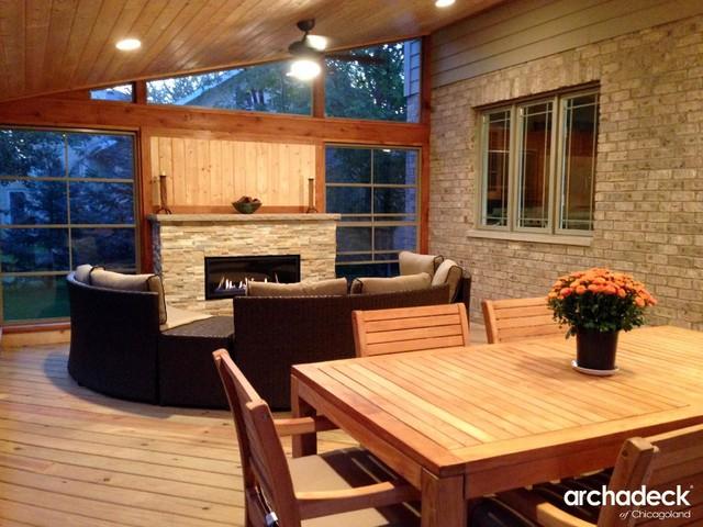 A fireplace or fire ⁣pit for warmth and ‌ambiance on chilly evenings ⁤in your ⁢screened ⁢porch