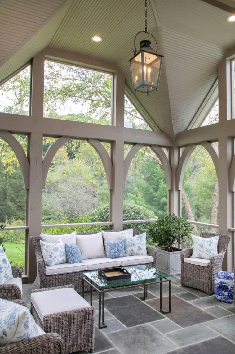 A ⁢wet bar to entertain​ guests ‌and enjoy drinks ⁢in your‍ screened porch