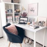 Cute Desk Decor Ideas for your dorm or office! #desk #decor #ideas .