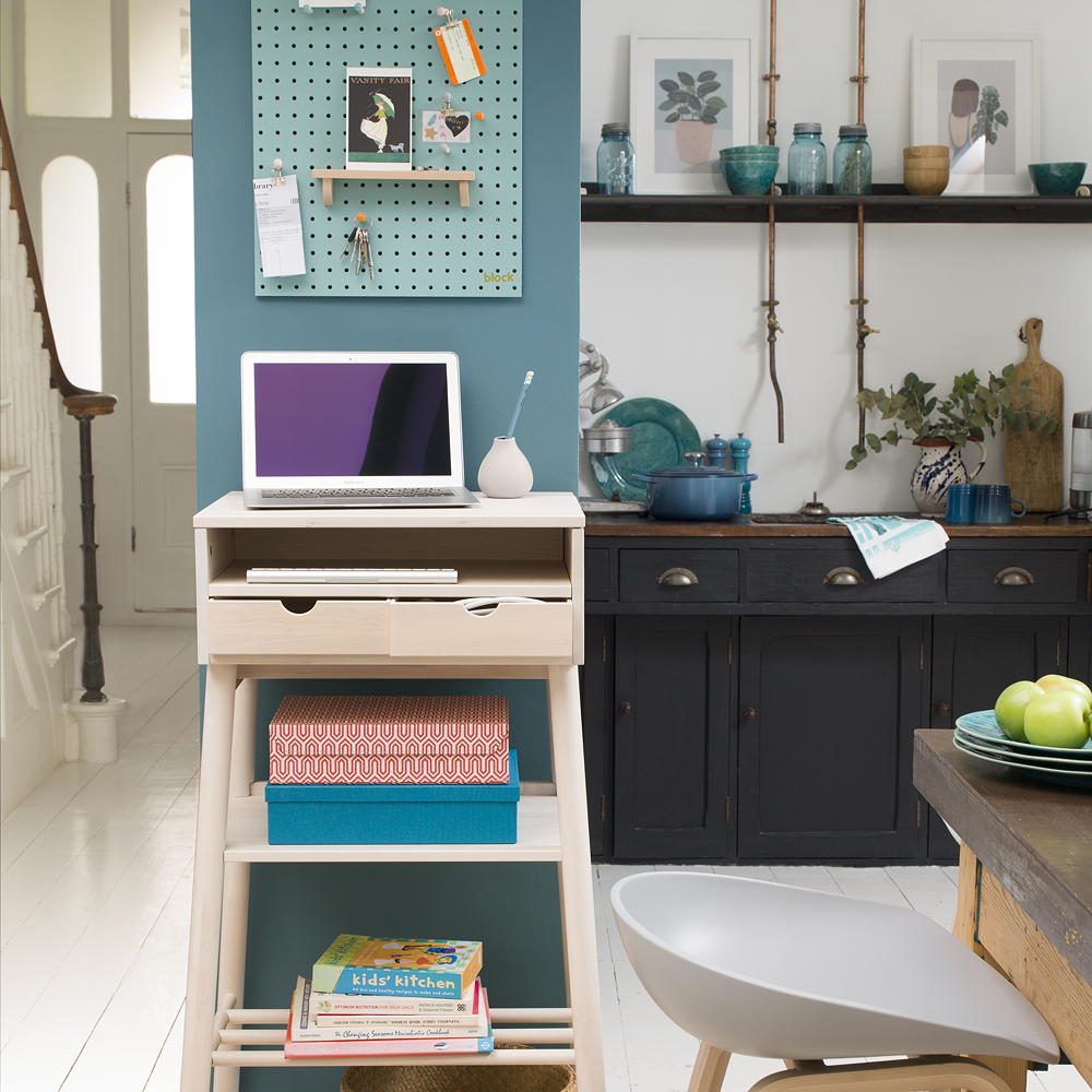 Creative Solutions for Organizing Your
Work Space