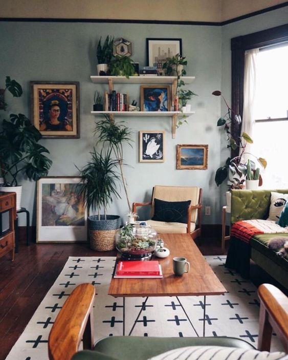 Incorporate‌ plants ​to bring life to your eclectic living room atmosphere