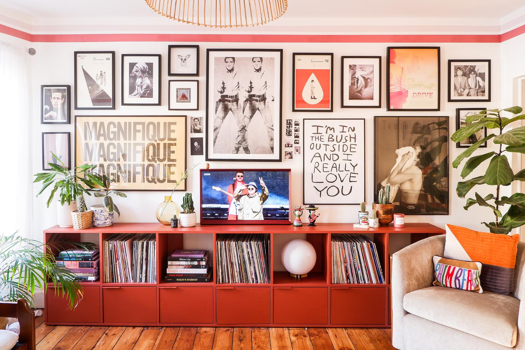 Create a ⁢stylish gallery wall with framed photos​ in your ‌Living ‌Room