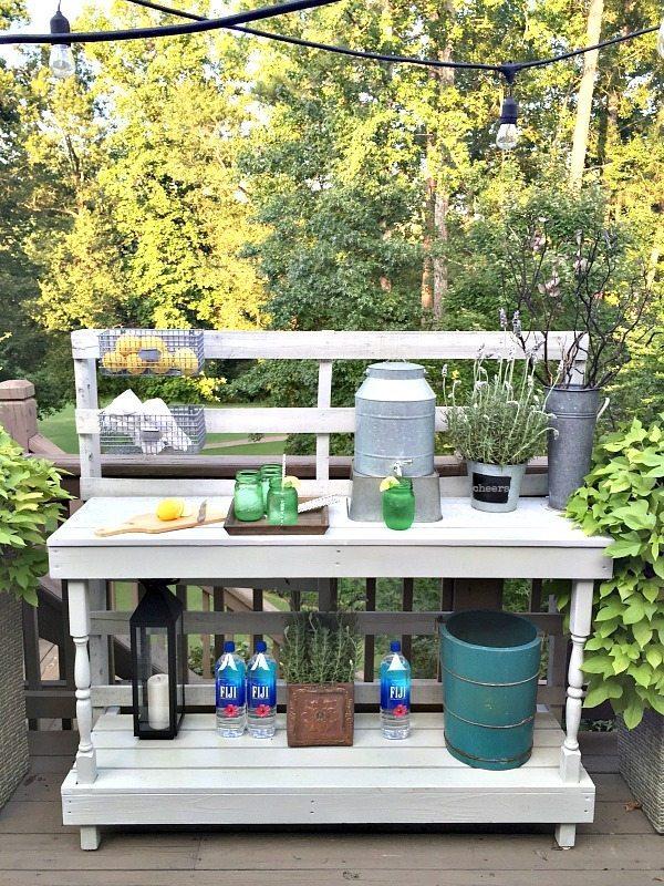 Design ‍a rustic⁤ pallet ‌garden bench ​that doubles as planting‍ space