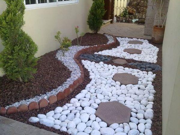 Create ⁣a ​welcoming⁢ path using colorful stones ‍for your front yard landscaping