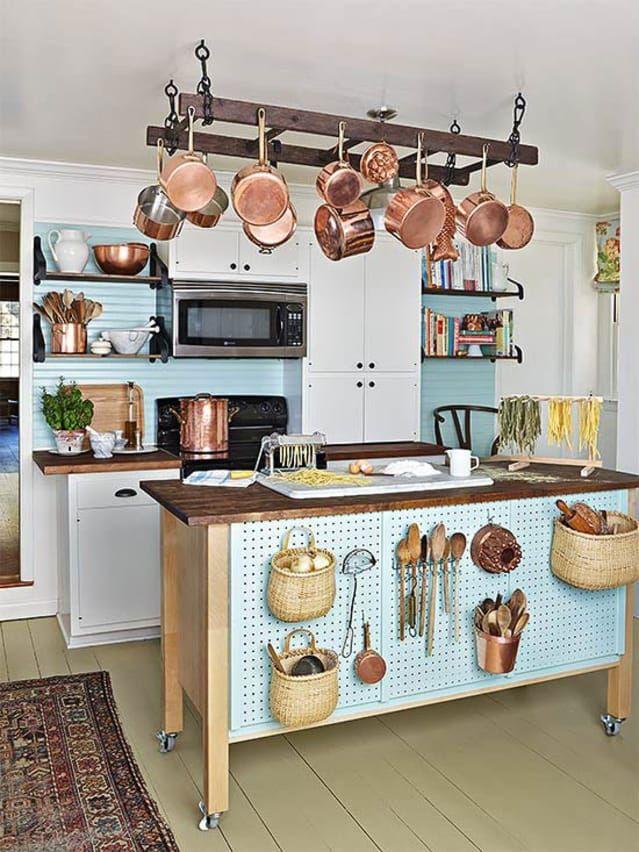 Hang a pot rack above the island⁢ in your ‌Galley Kitchen ‌for easy access