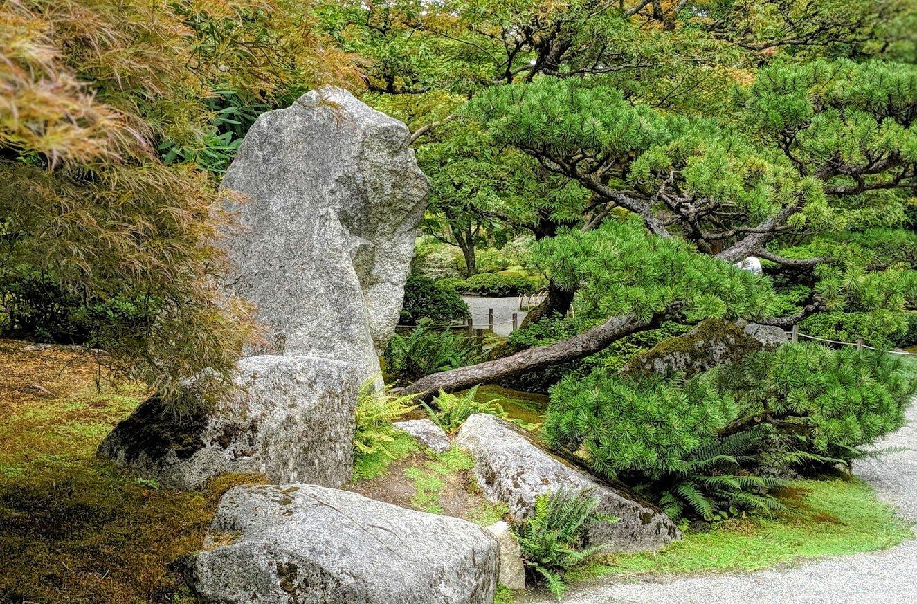 Select a focal ‌point, like‍ a ⁣stone⁣ sculpture, to draw attention ‍in your Zen Garden