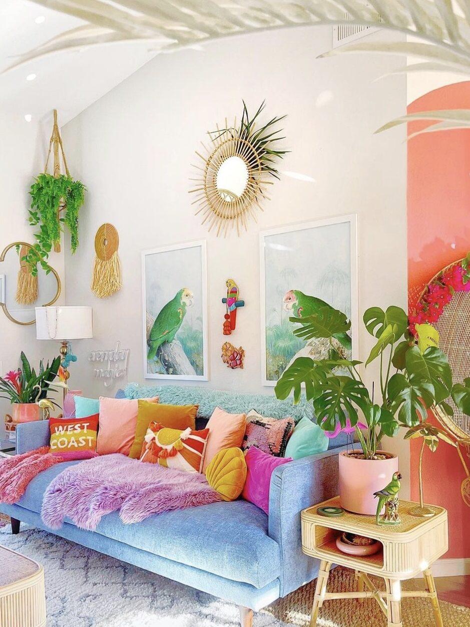 Escape ‌to the Tropics: Bright colors​ and plants energize your bedroom