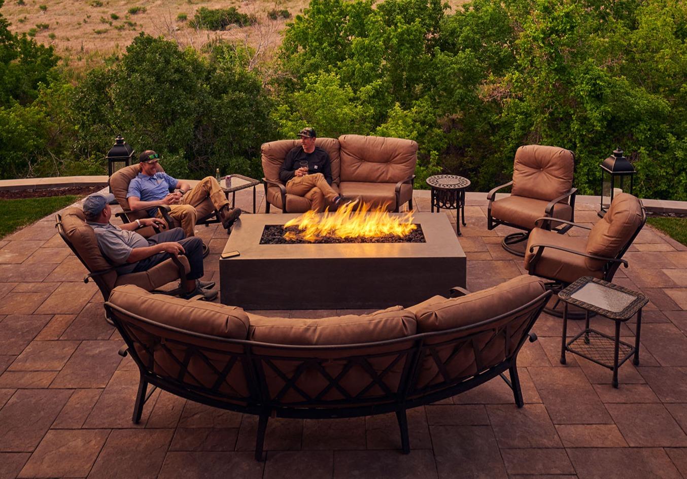 Build ‌a fire pit table on⁣ your screened porch for cozy ⁣gatherings year-round