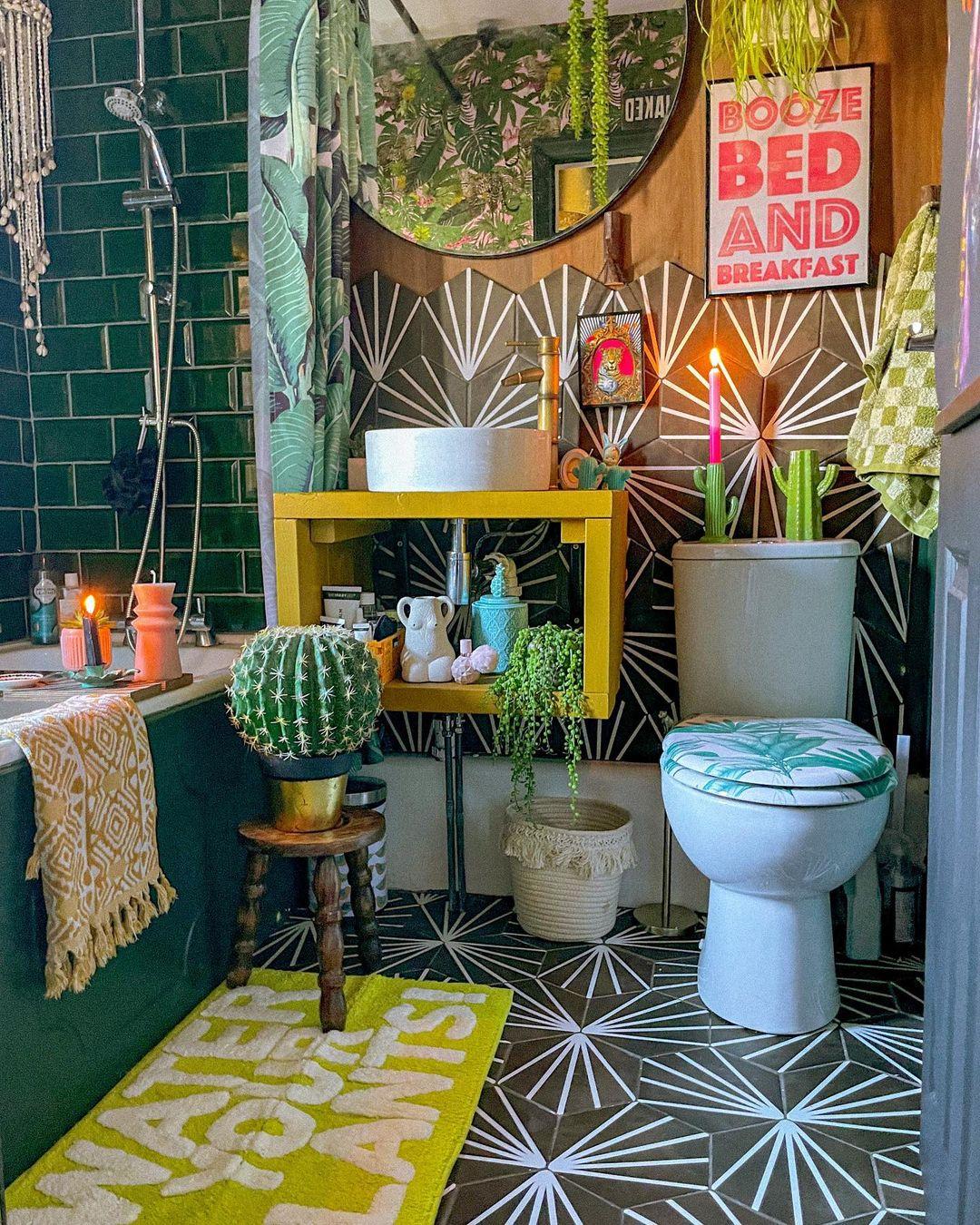 Incorporate a colorful rug ⁤to warm your⁣ eclectic bathroom space