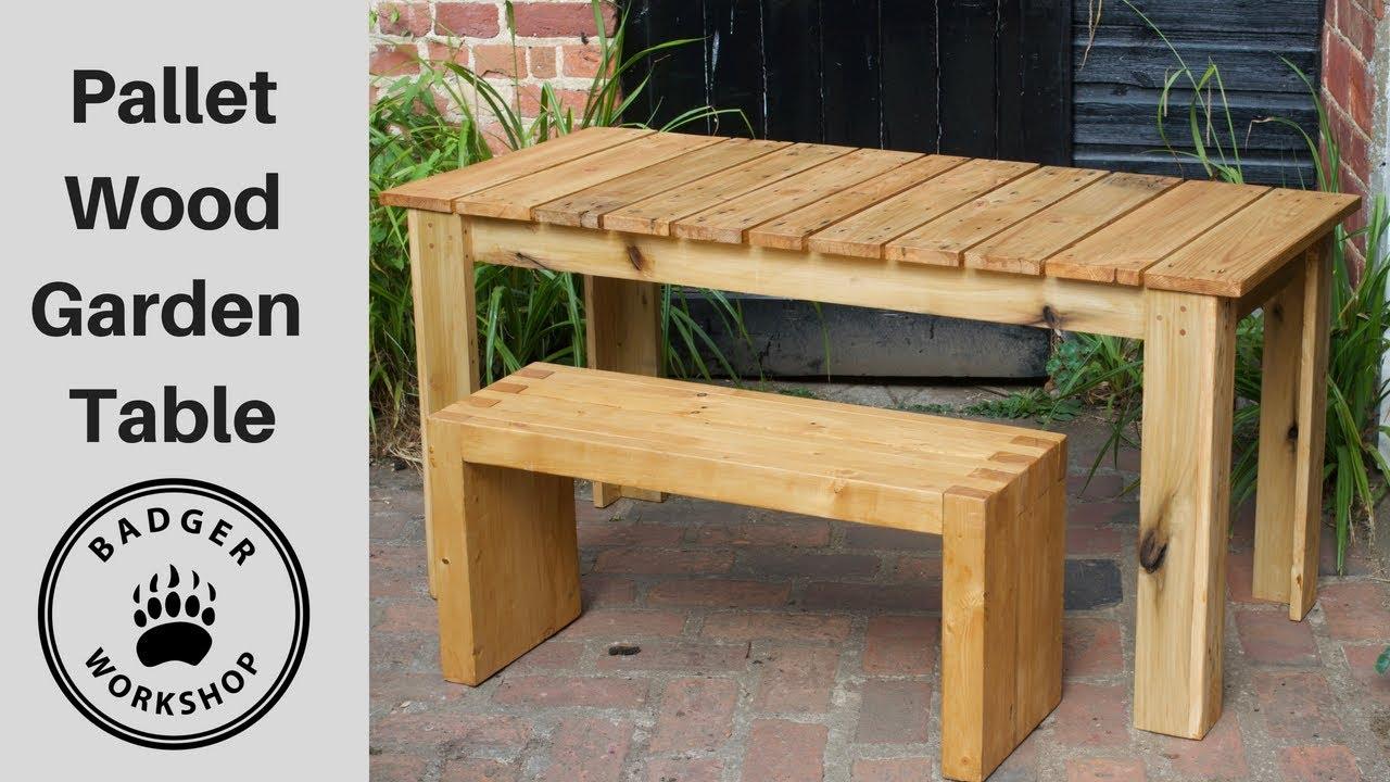 Pallet Garden Table: Grow your‍ favorite plants while enjoying​ outdoor meals on a pallet⁢ table