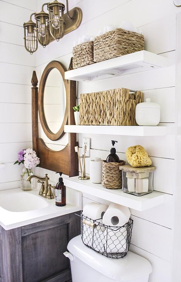 Install open⁢ shelving for easy access⁢ in⁤ a small bathroom