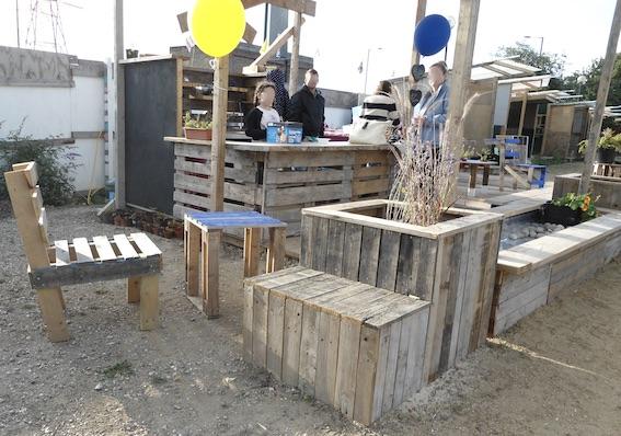 Design a children’s⁣ play ⁢area complete with a playful​ pallet ⁢garden adventure