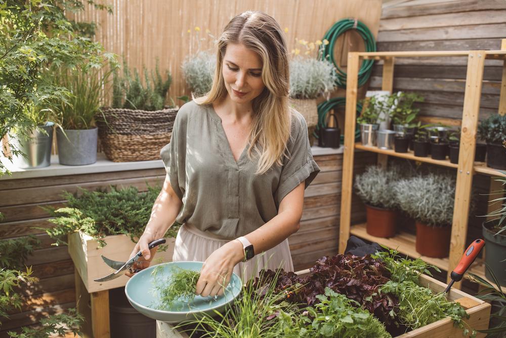 Well-organized Balcony Design ‍features ⁤herb gardens for ⁤fresh⁢ cooking ingredients at fingertips