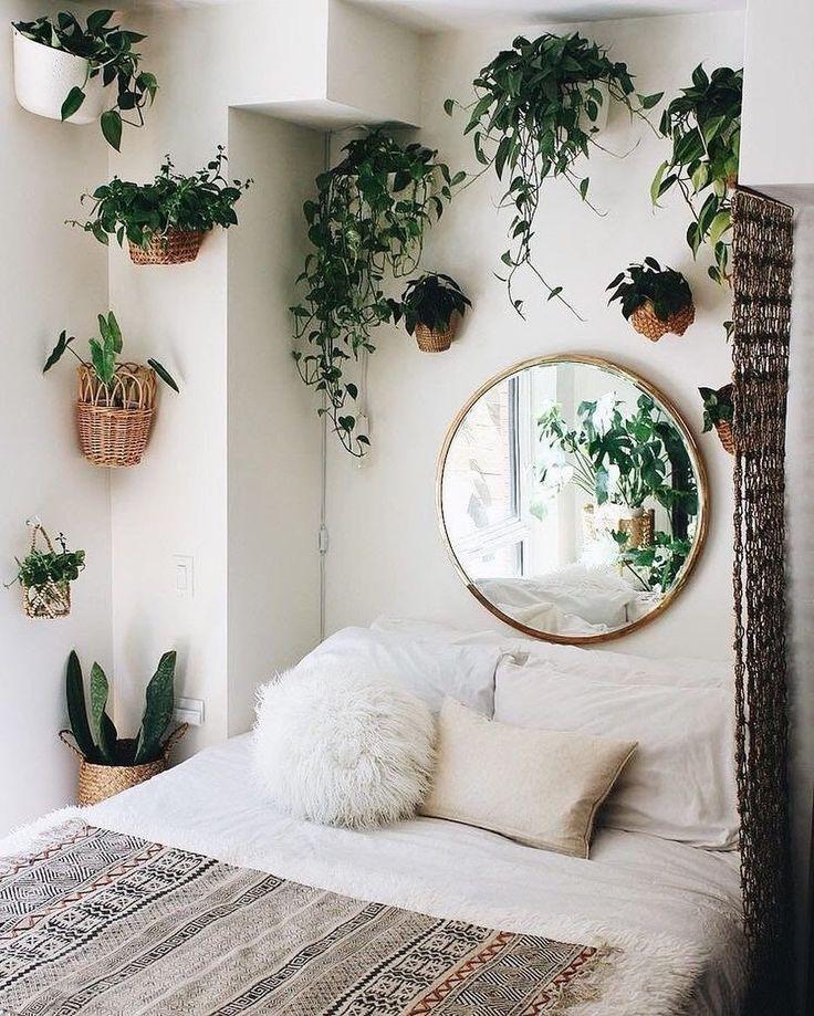 Incorporate plants for ⁣a refreshing touch in your ‌Minimalist⁤ Bedroom