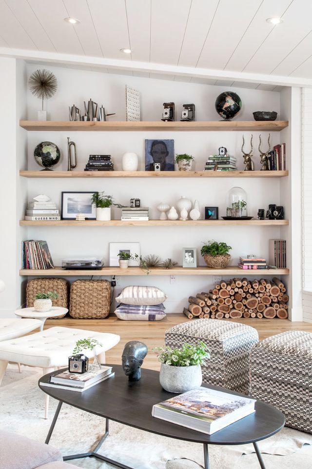 Incorporate an open shelving unit ⁣to display your favorite items in the living room