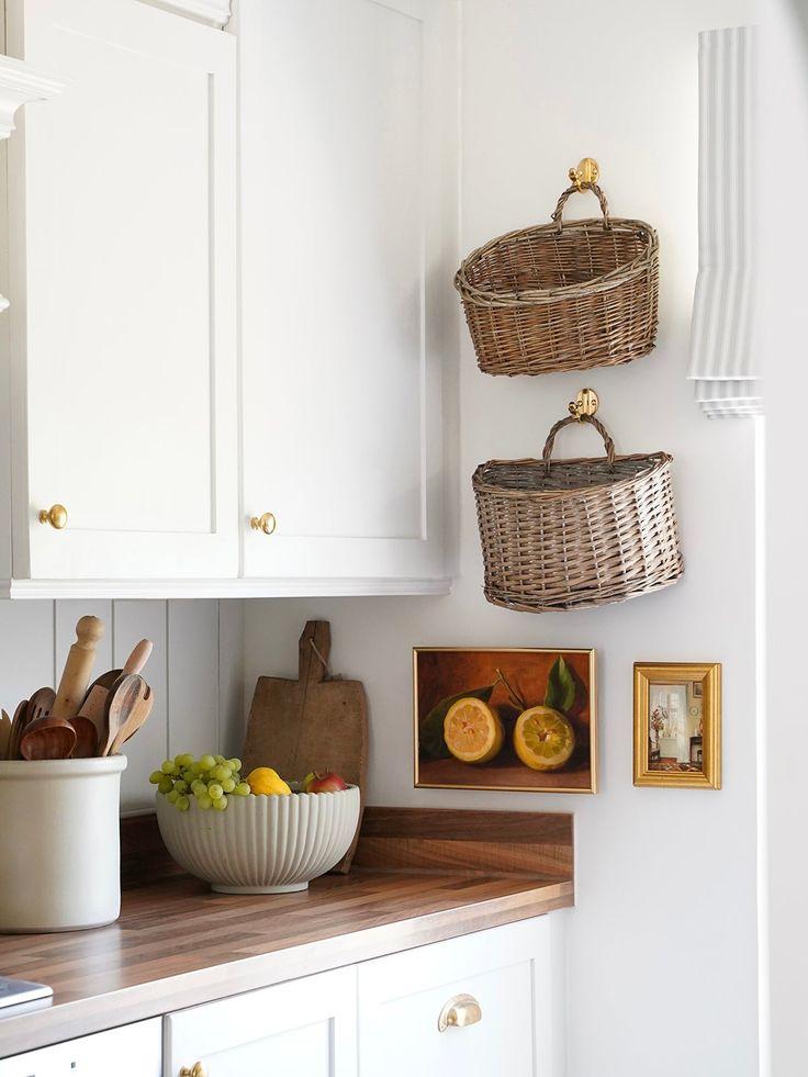 Use decorative⁣ baskets for stylish storage⁤ in your ⁣galley​ kitchen