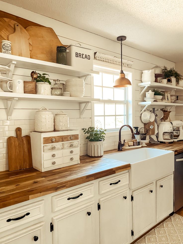 23 Essential Elements for Your Dream Farmhouse Kitchen