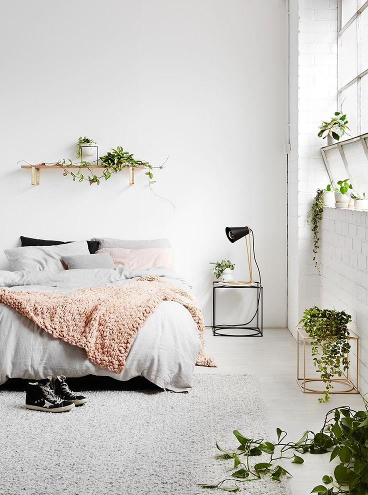 Add natural ⁣elements ‍like plants for freshness ⁤in your minimalist ⁢bedroom